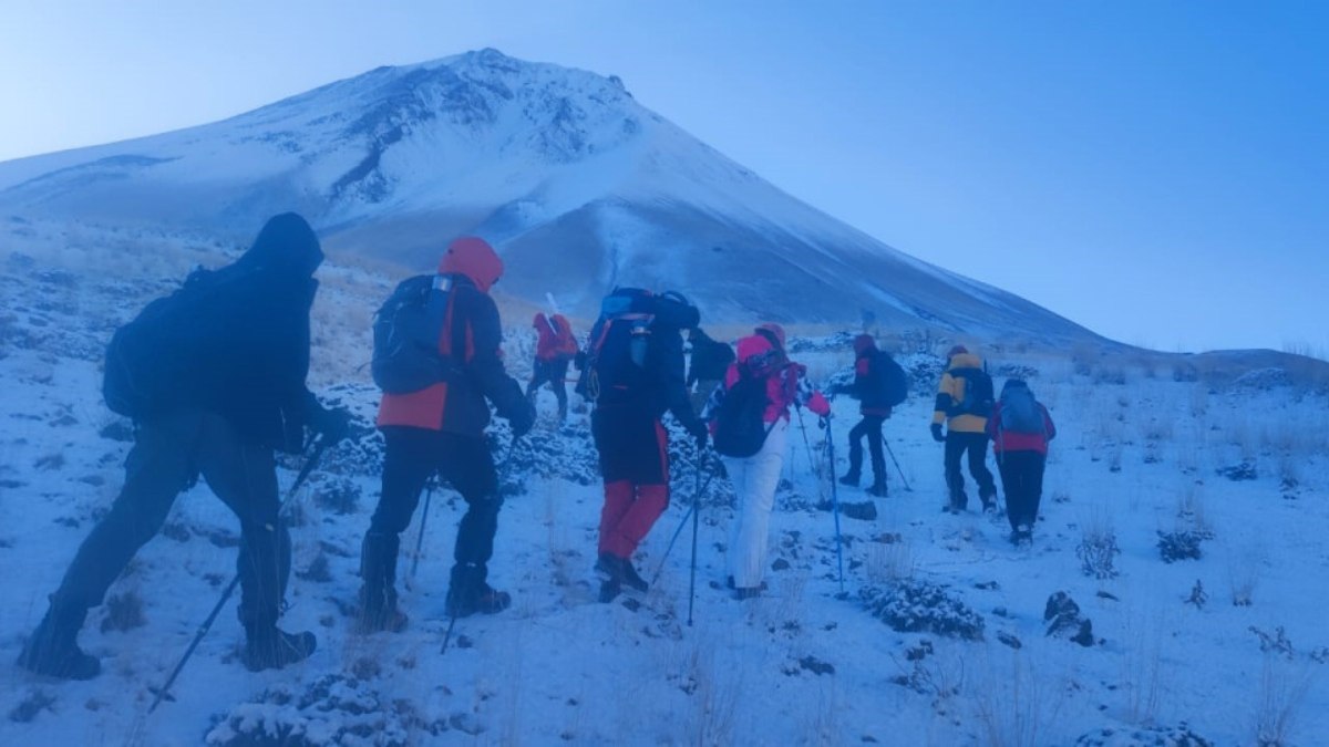Ağrı Dağı zirvesinde ‘Cumhuriyet’ coşkusu