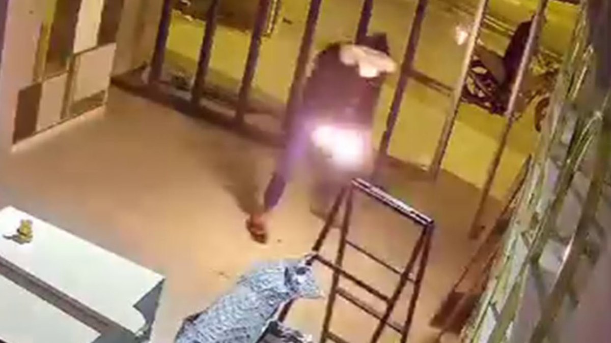 Hatay’Da beceriksiz kundakçılar, iş yerini 3’üncü denemede yaktı