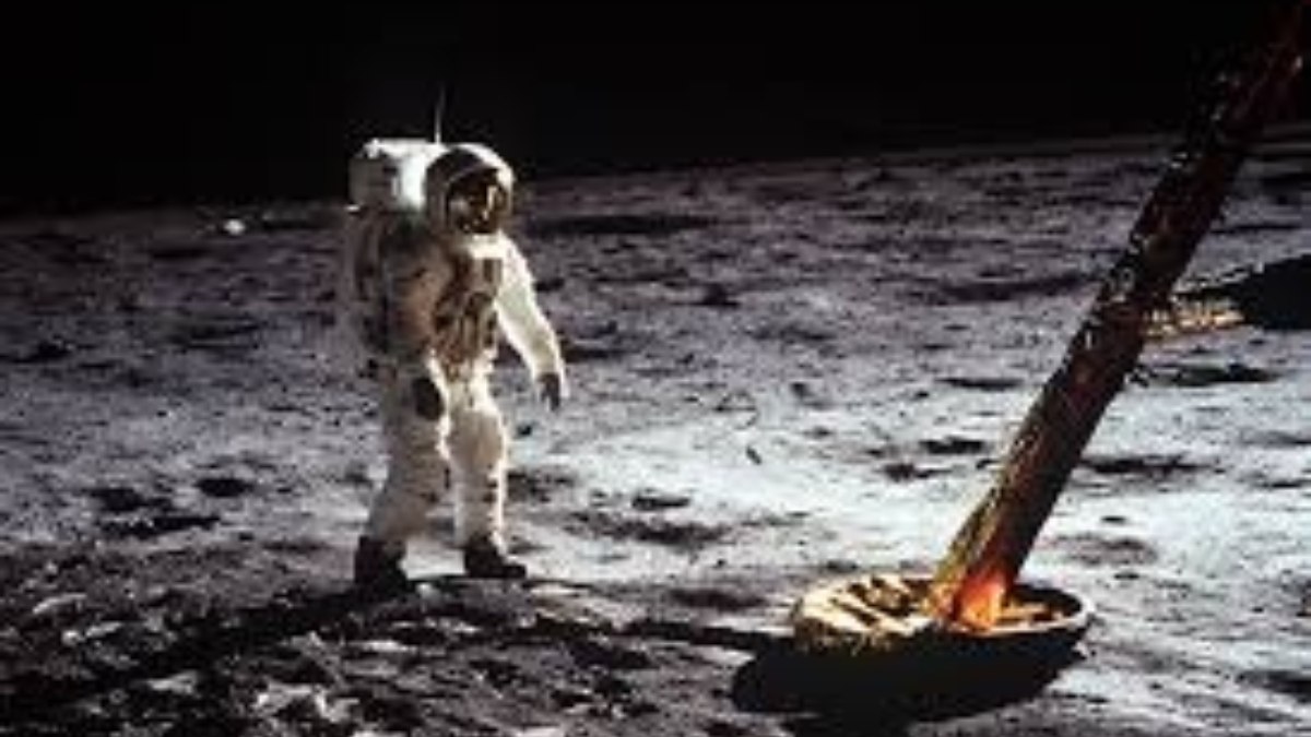 NASA duyurdu: Astronotlar 50 yıl aradan sonra Ay’a inecek