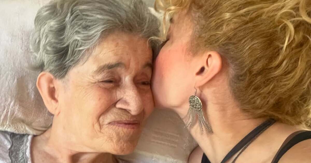 Açelya Topaloğlu’nun anneannesi hayatını kaybetti