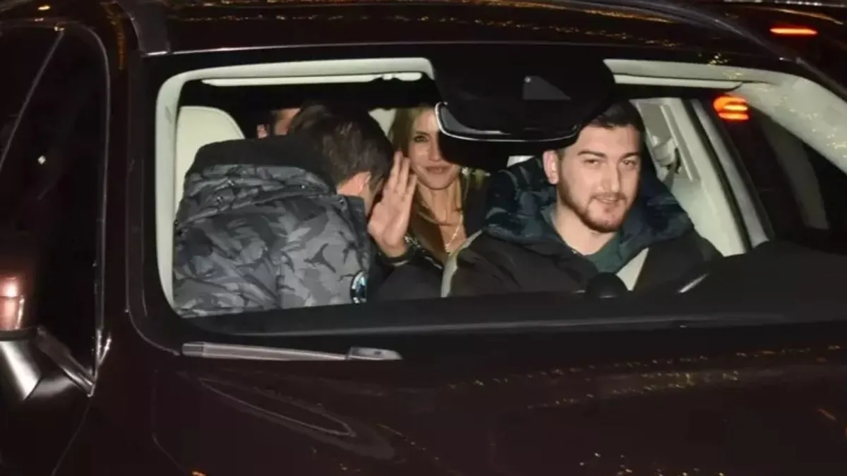 Çağla Şıkel’den bomba aşk iddiası! Kameralara böyle yakalandı: Kendisinden 15 yaş küçük…