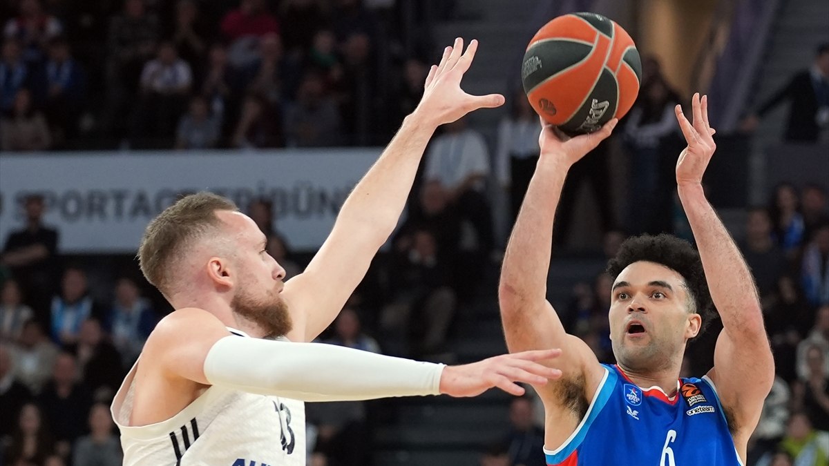 Anadolu Efes, EuroLeague’de Real Madrid’i yendi
