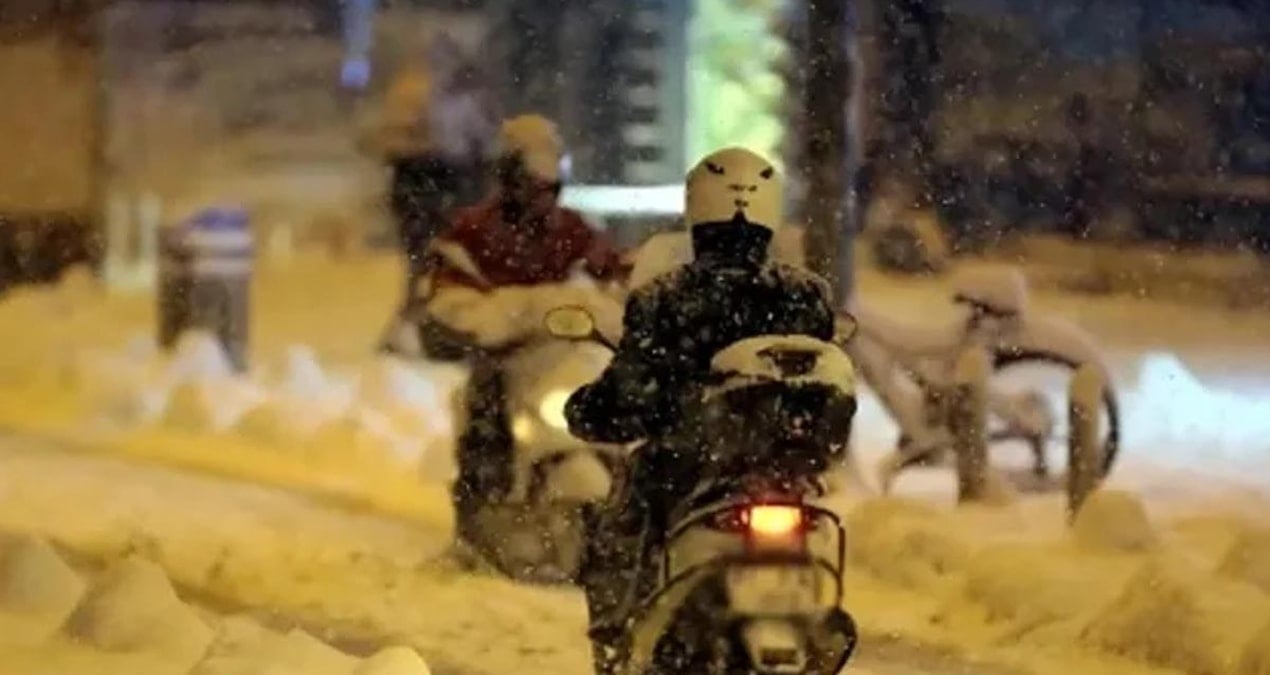 Lübnan’da kardan mahsur kalan 130 kişi kurtarıldı