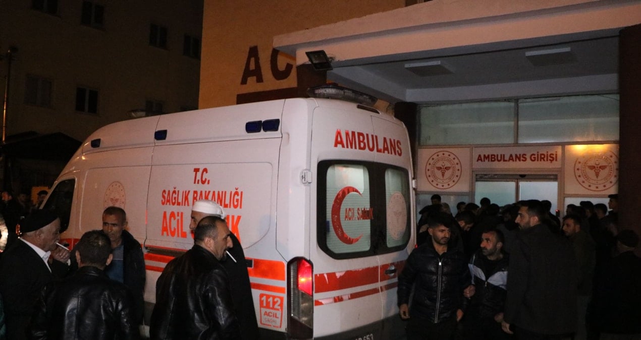 İş makinesinin altında kalan işçi öldü