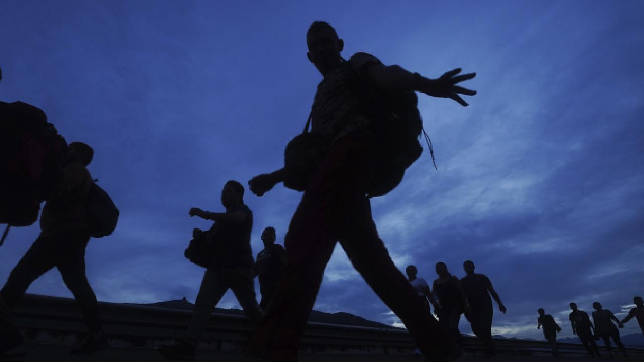 Trump yönetiminin 6 bini aşkın göçmeni kayıtlarda ölü gösterip ülkeden ayrılmaya zorladığı iddia edildi